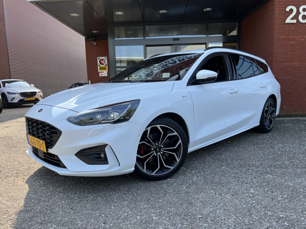 Ford FOCUS Wagon 1.5 EcoBoost ST Line Business // 180PK!! // NAVI // HEAD UP DISPLAY // CAMERA // BLIND SPOT MONITOR // CLIMA // CRUISE