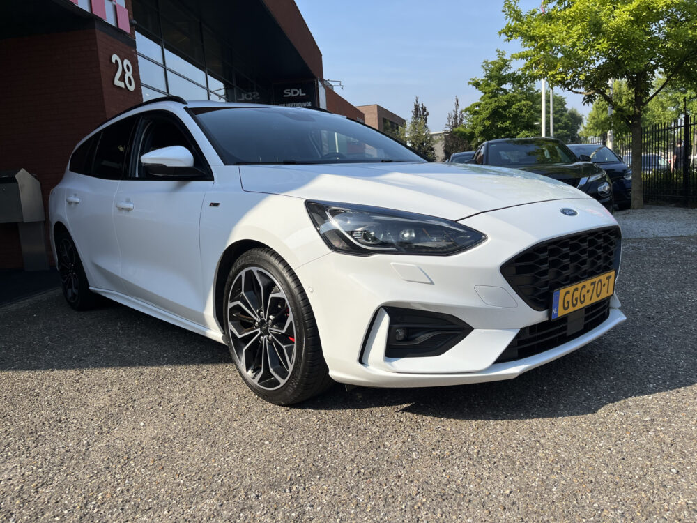 Ford FOCUS Wagon 1.5 EcoBoost ST Line Business // 180PK!! // NAVI // HEAD UP DISPLAY // CAMERA // BLIND SPOT MONITOR // CLIMA // CRUISE