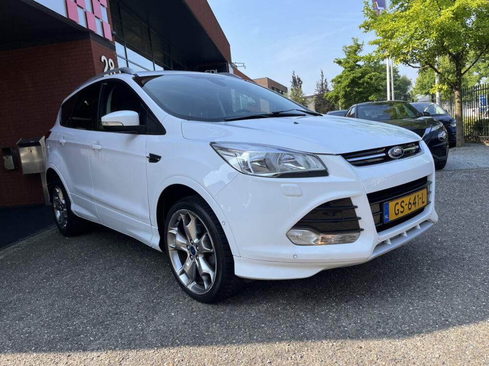 Ford Kuga 1.5 Titanium Plus // CAMERA+SENSOREN // CRUISE // CLIMA // STOELVERWARMING // TREKHAAK //