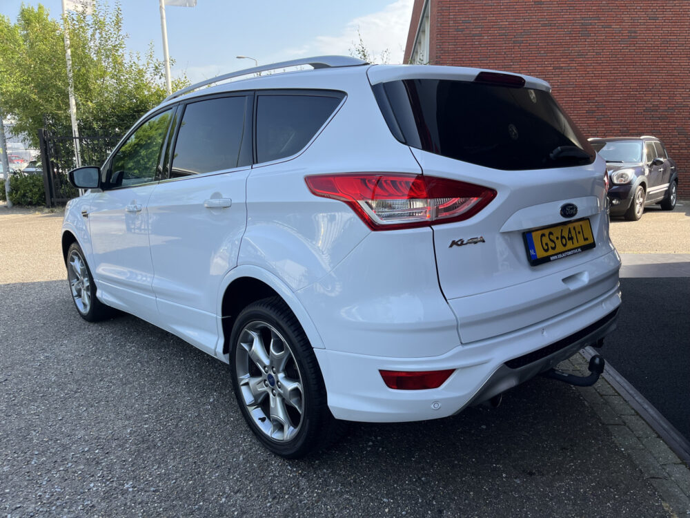 Ford Kuga 1.5 Titanium Plus // CAMERA+SENSOREN // CRUISE // CLIMA // STOELVERWARMING // TREKHAAK //