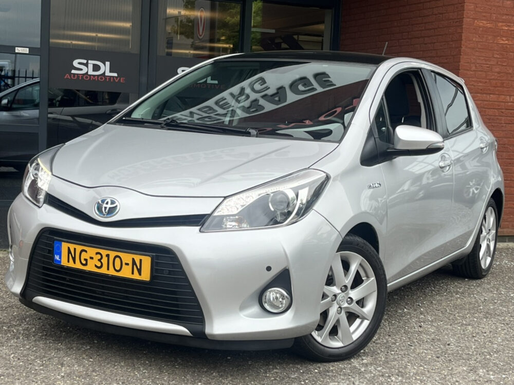 Toyota Yaris 1.5 Full Hybrid Dynamic // NAVI // CLIMA // CAMERA // PDC // PANO-DAK