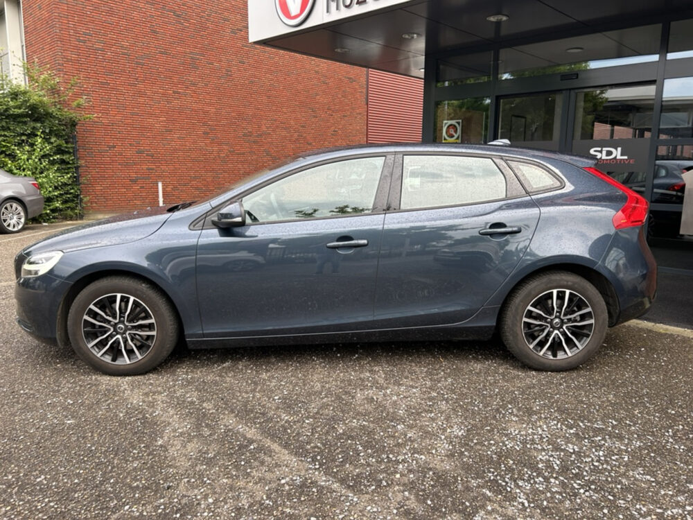 Volvo V40 2.0 T2 Momentum // FULL LED // NAVI // PDC // CLIMA