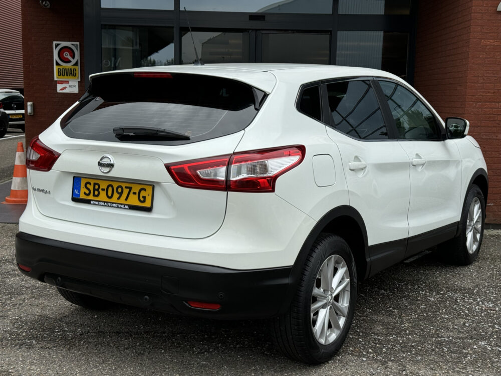 Nissan QASHQAI 1.2 Acenta // CRUISE // CLIMA // STOELVERWARMING // LICHT METALEN VELGEN