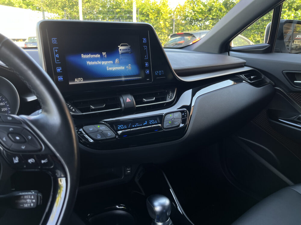 Toyota C-HR 1.8 Hybrid Executive // LEDEREN BEKLEDING // NAVI // CLIMA // ADAPTIVE CRUISE