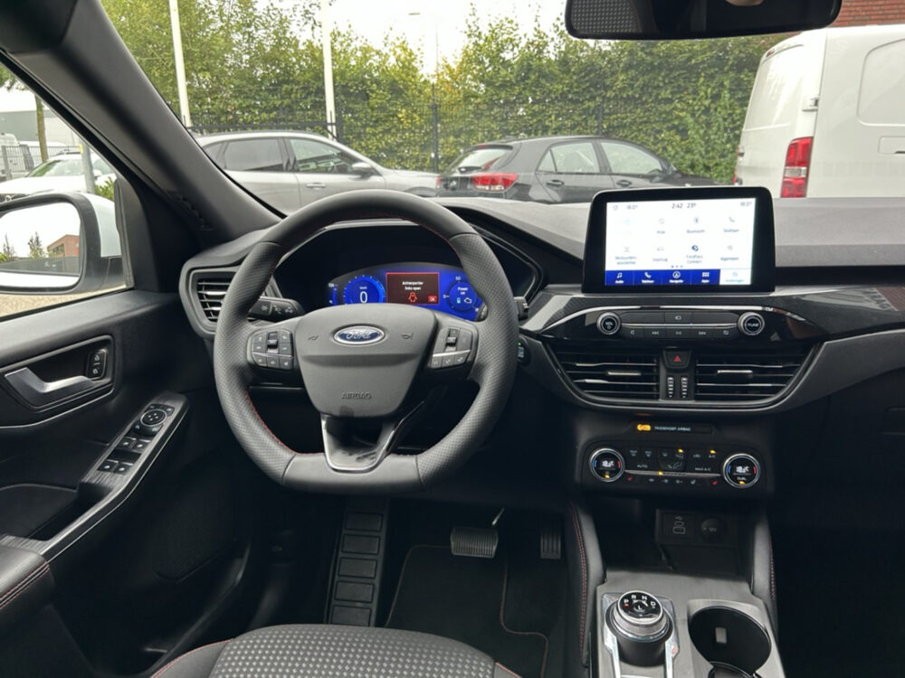 Ford Kuga 2.5 PHEV ST-Line // FULL LED // PANO/SCHUIFKANTELDAK // CAMERA // APPLECARPLAY / ANDROID AUTO