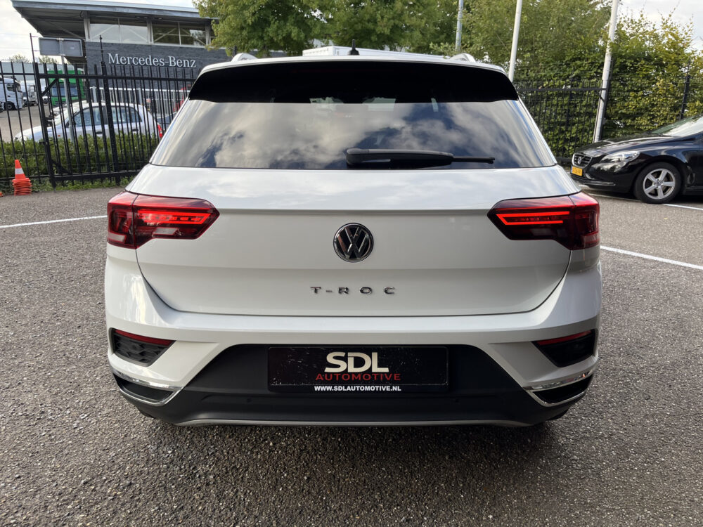 Volkswagen T-Roc 1.0 TSI Style // LED // NAVI + CARPLAY // CAMERA+SENSOREN // CLIMA // STOELVERWARMING //