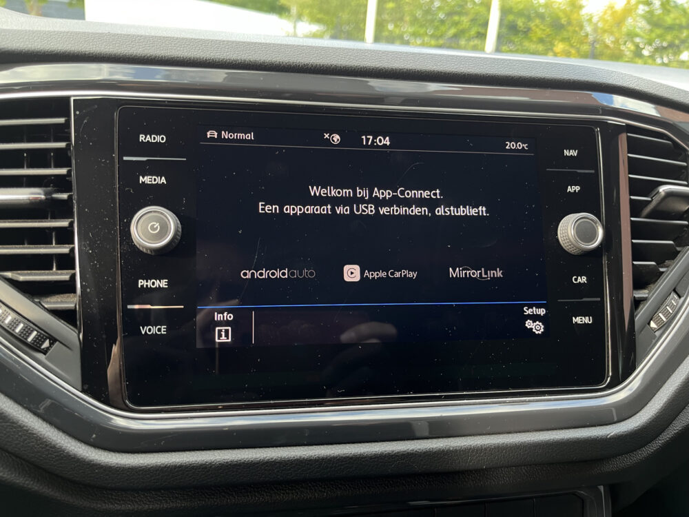 Volkswagen T-Roc 1.0 TSI Style // LED // NAVI + CARPLAY // CAMERA+SENSOREN // CLIMA // STOELVERWARMING //