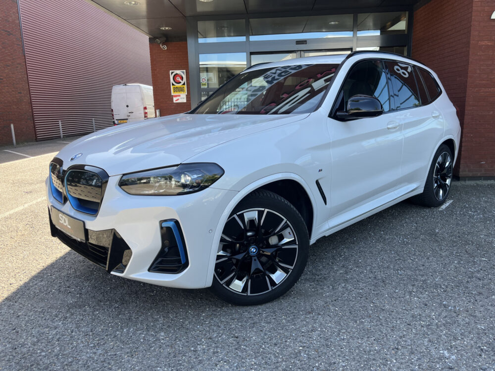 BMW iX3