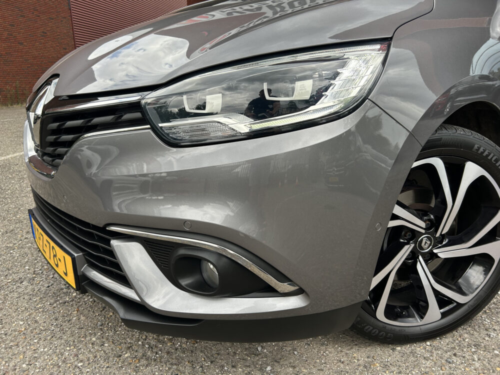 54523297-renault-scenic-2017