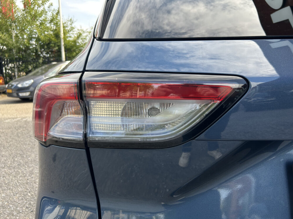 55869979-ford-kuga-2022