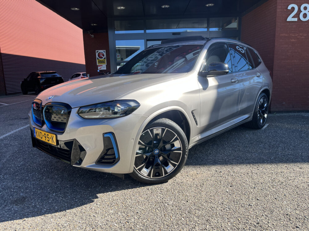 55949818-bmw-ix3-2022