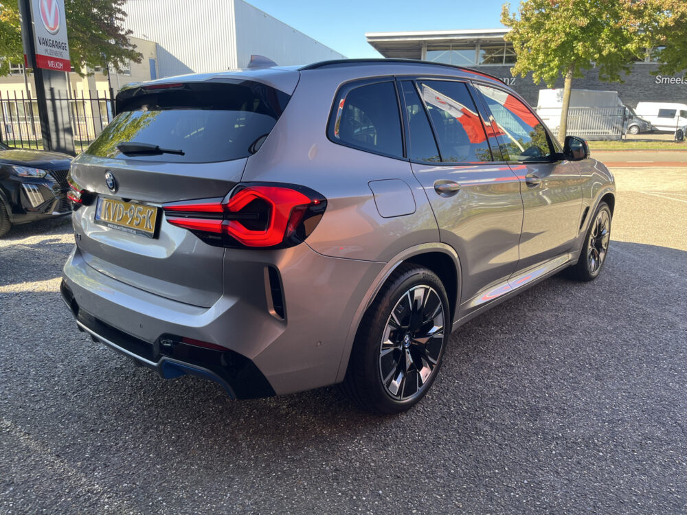 55949818-bmw-ix3-2022
