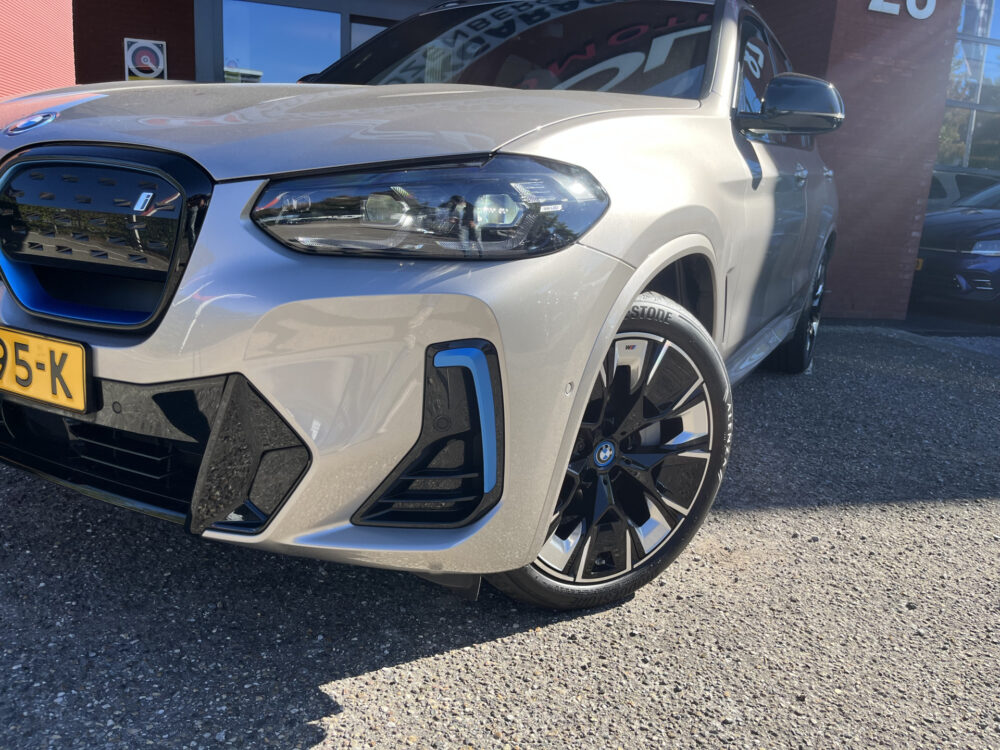 55949818-bmw-ix3-2022