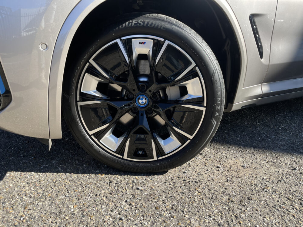 55949818-bmw-ix3-2022