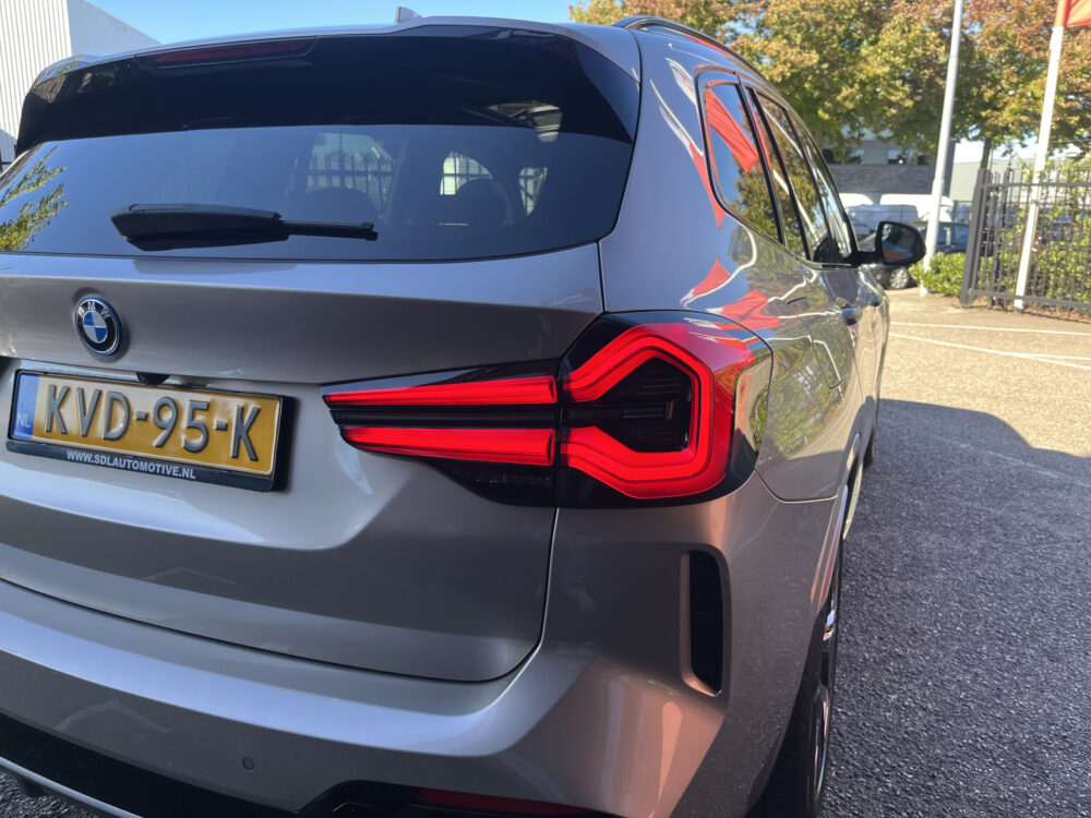 55949818-bmw-ix3-2022