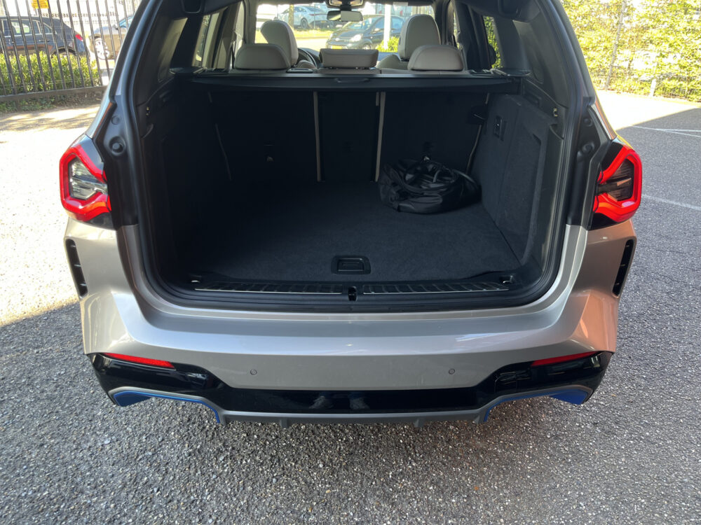55949818-bmw-ix3-2022