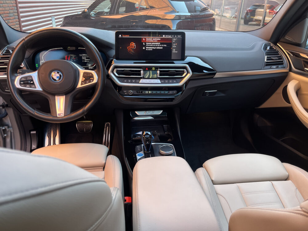 55949818-bmw-ix3-2022