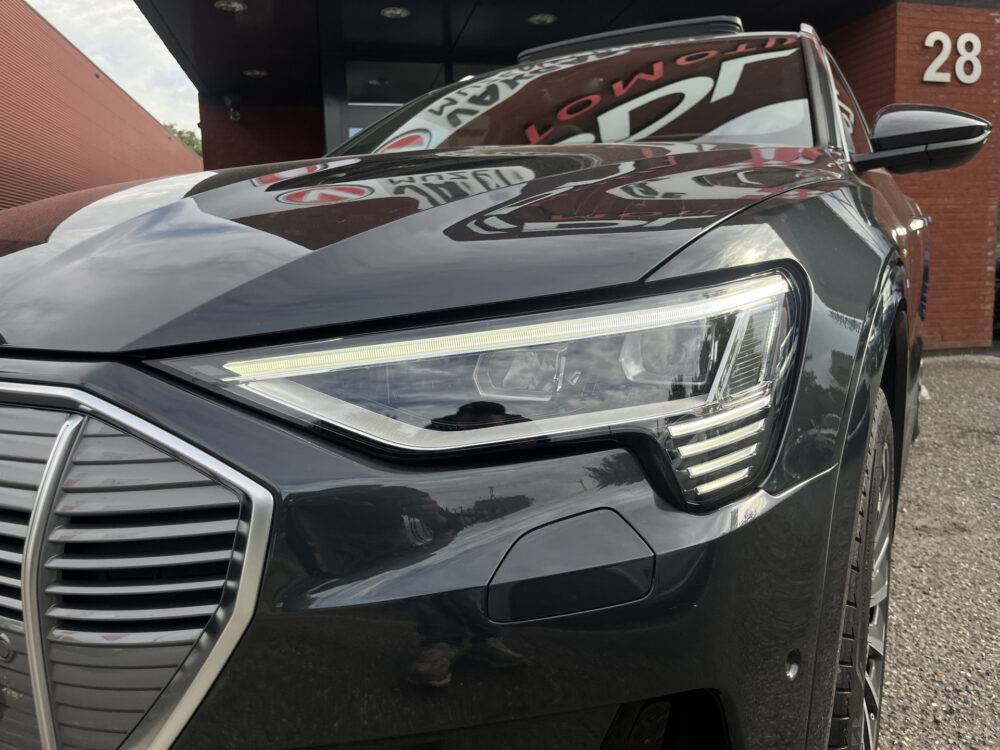 56194232-audi-e-tron-2022