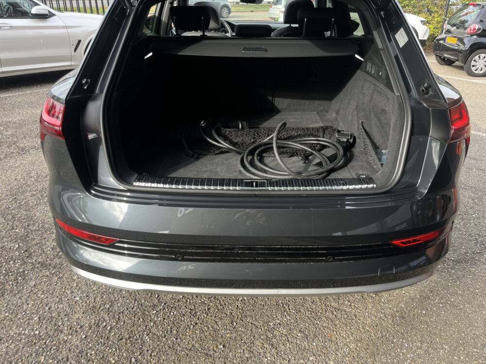 56194232-audi-e-tron-2022