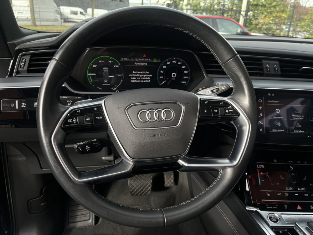 56194232-audi-e-tron-2022
