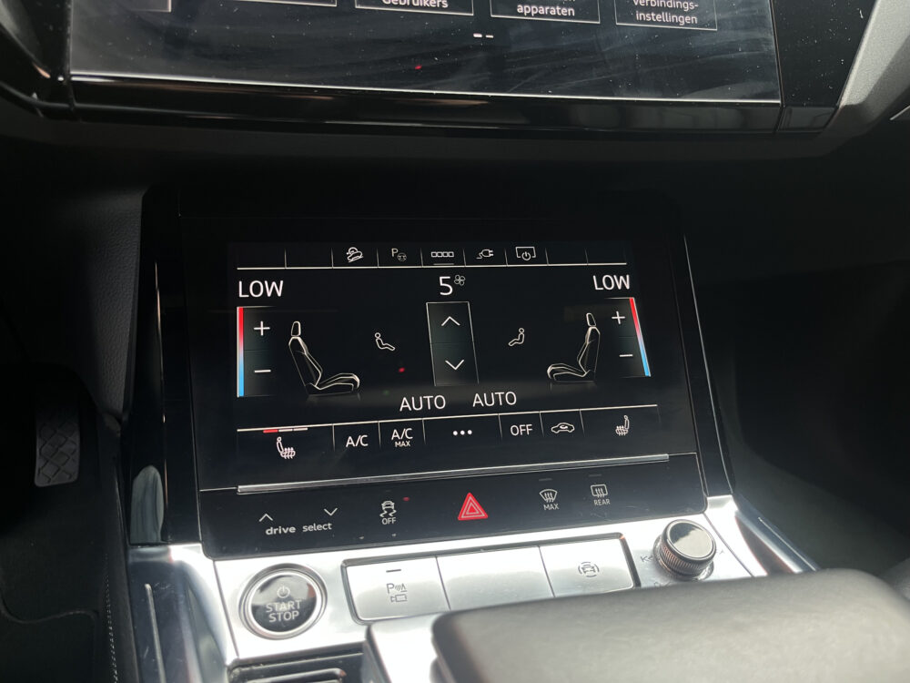 56194232-audi-e-tron-2022