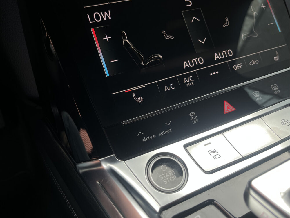 56194232-audi-e-tron-2022