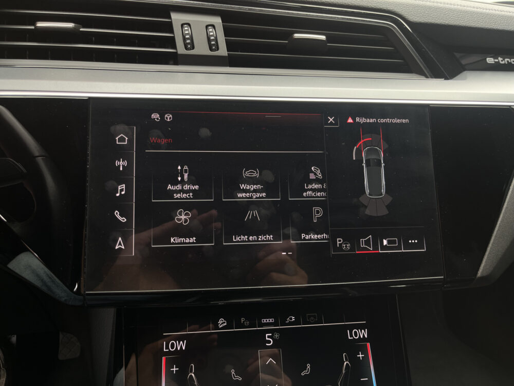 56194232-audi-e-tron-2022