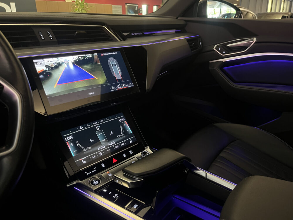 56194232-audi-e-tron-2022