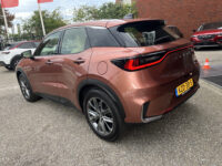 56257844-lexus-lbx-2025