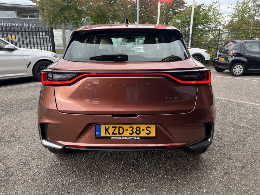 56257844-lexus-lbx-2025