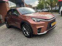 56257844-lexus-lbx-2025