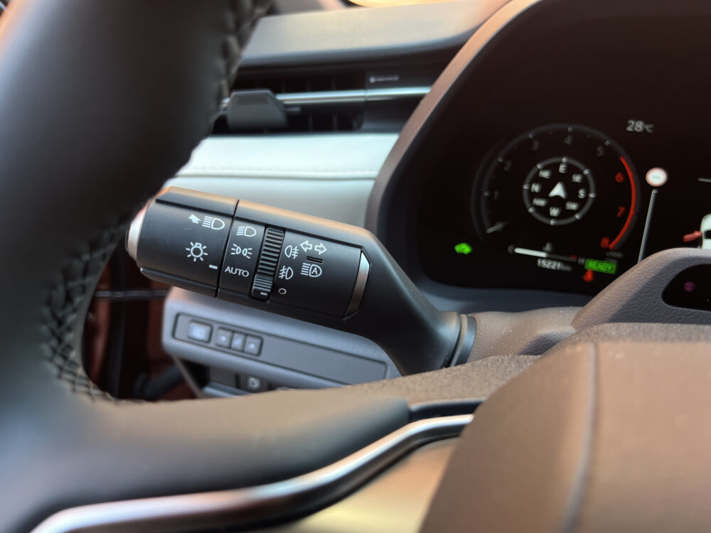 56257844-lexus-lbx-2025