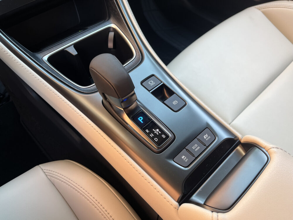 56257844-lexus-lbx-2025