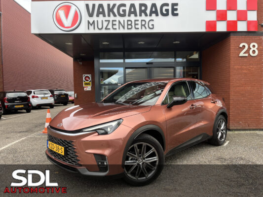 56257844-lexus-lbx-2025