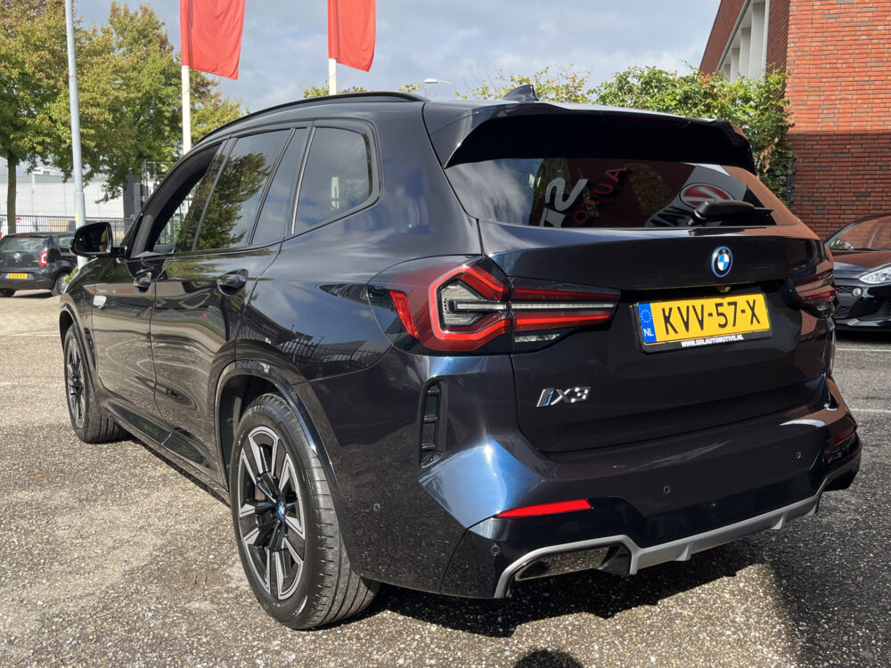 56280118-bmw-ix3-2022