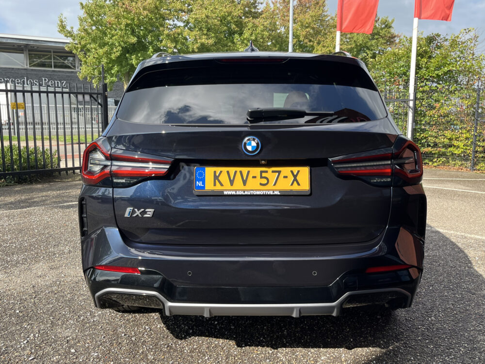 56280118-bmw-ix3-2022