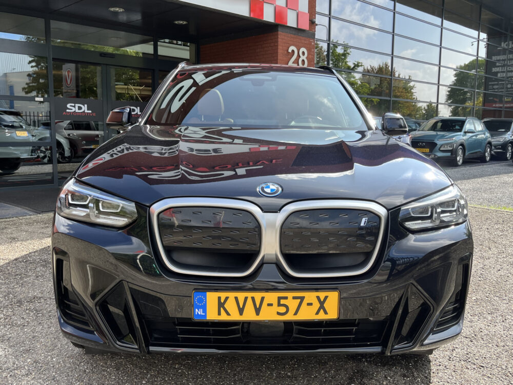 56280118-bmw-ix3-2022