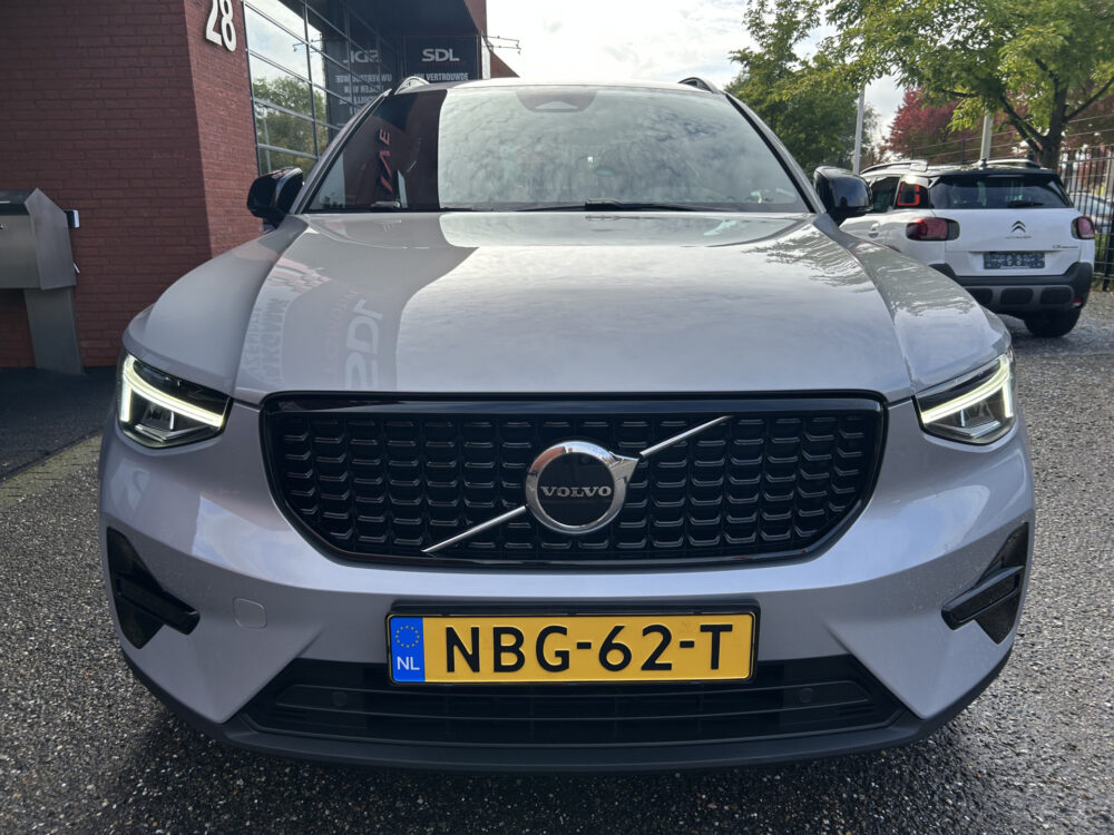 56426563-volvo-xc40-2022