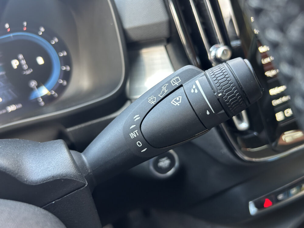 56426563-volvo-xc40-2022