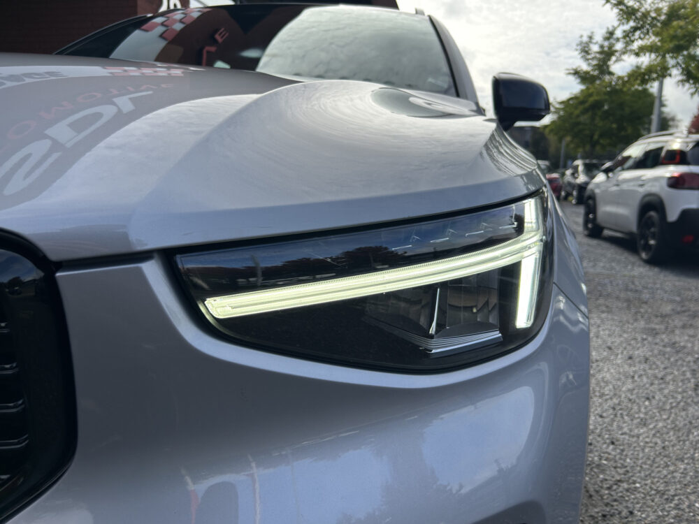 56426563-volvo-xc40-2022