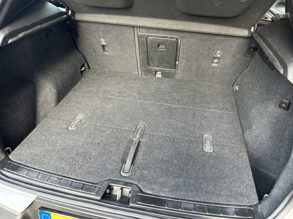 56426563-volvo-xc40-2022