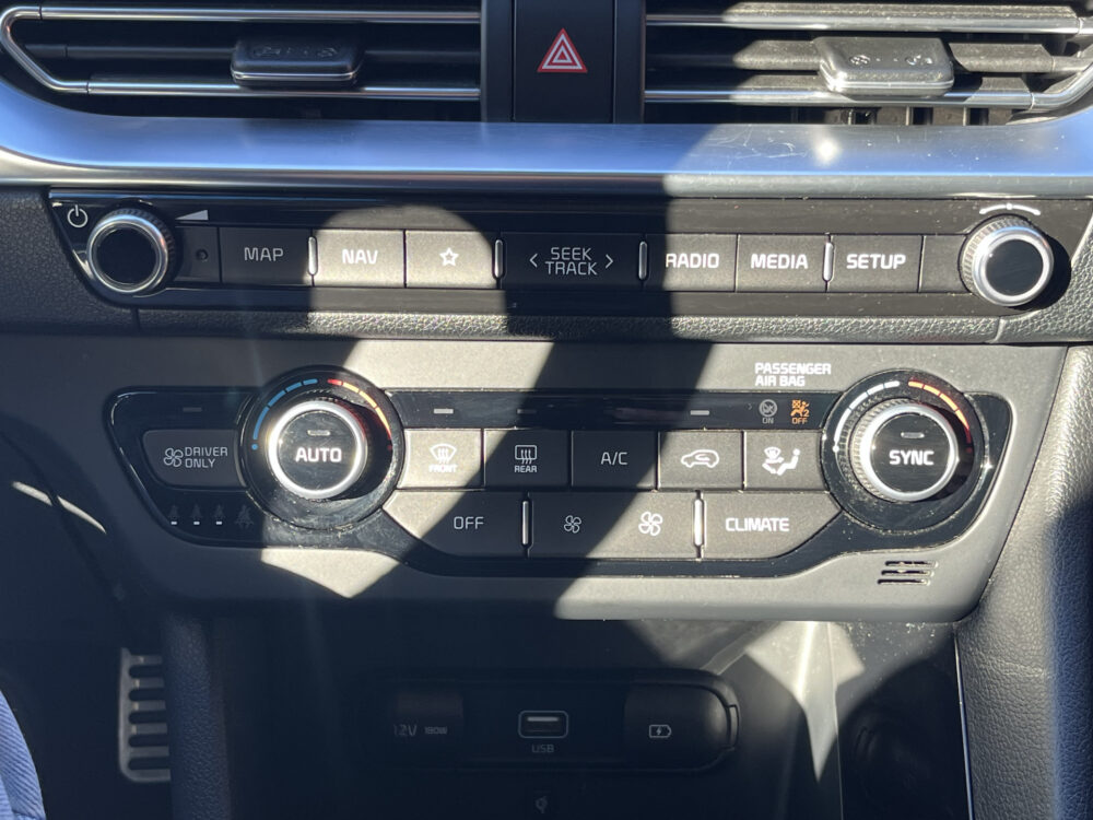 56502703-kia-niro-2020