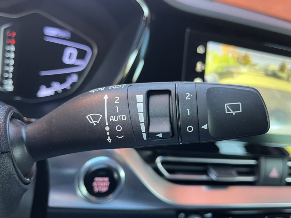 56502703-kia-niro-2020