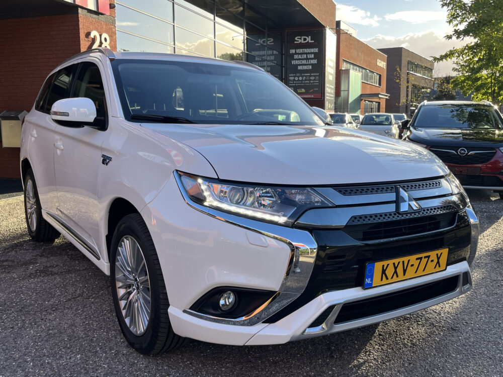 56660255-mitsubishi-outlander-2020