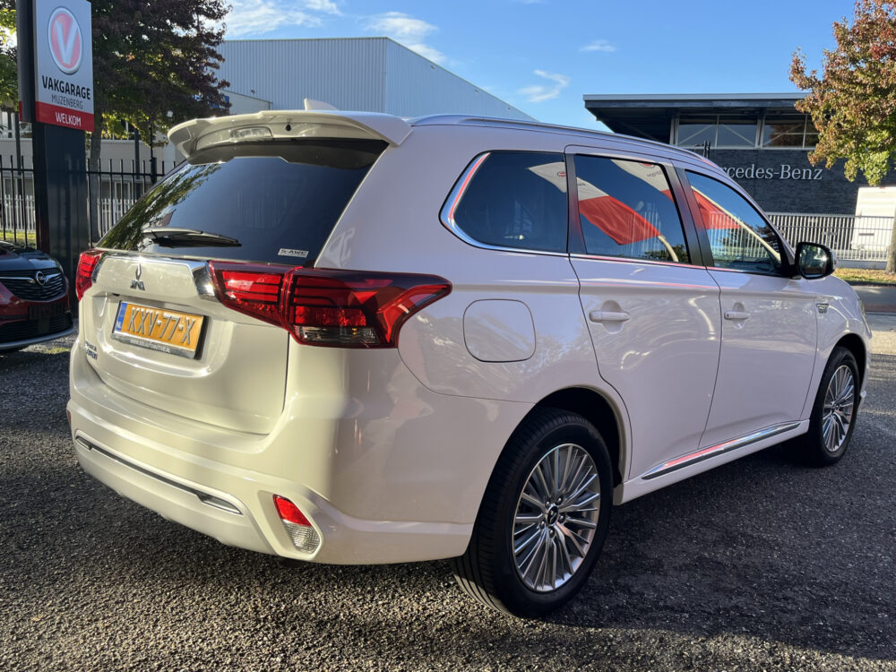 56660255-mitsubishi-outlander-2020