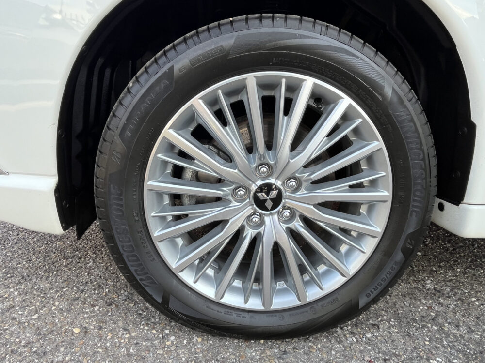 56660255-mitsubishi-outlander-2020