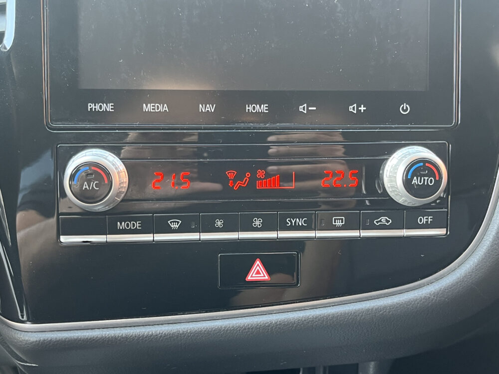 56660255-mitsubishi-outlander-2020