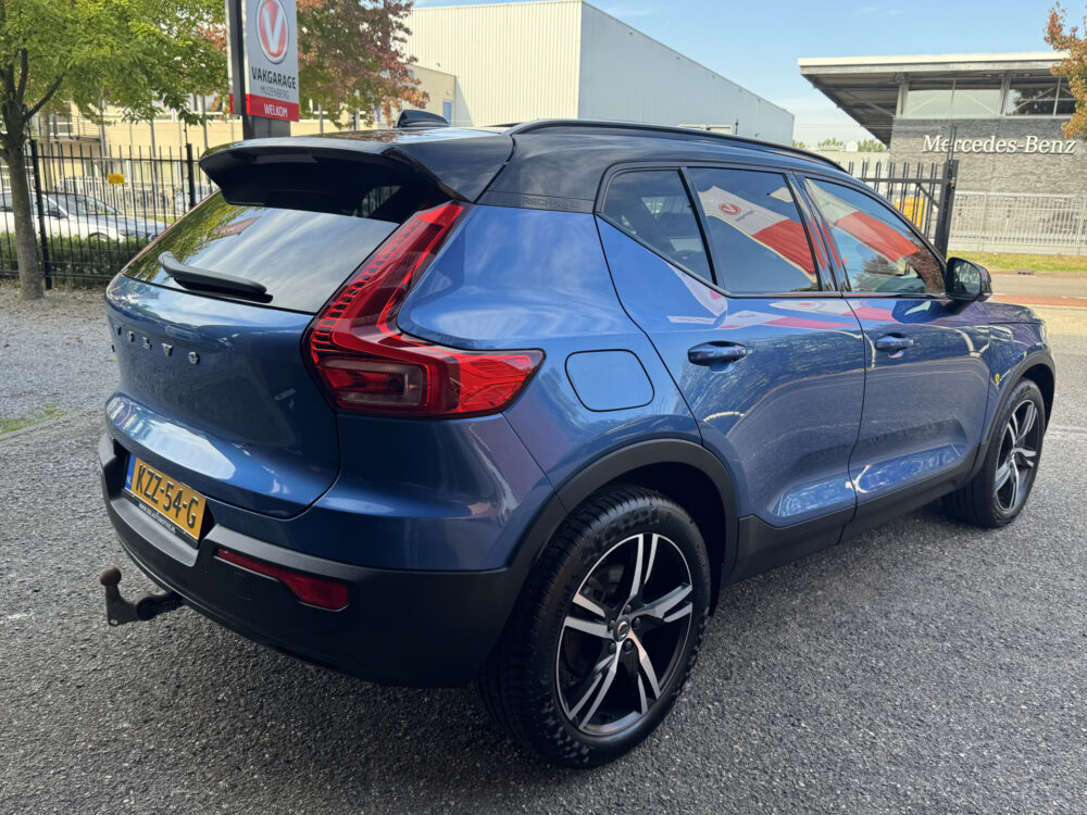 56810177-volvo-xc40-2021