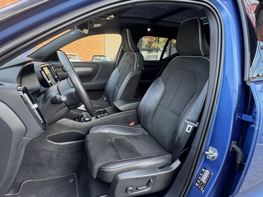 56810177-volvo-xc40-2021