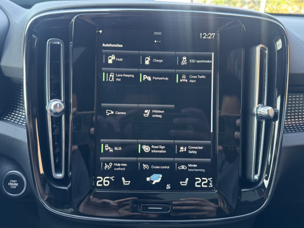 56810177-volvo-xc40-2021